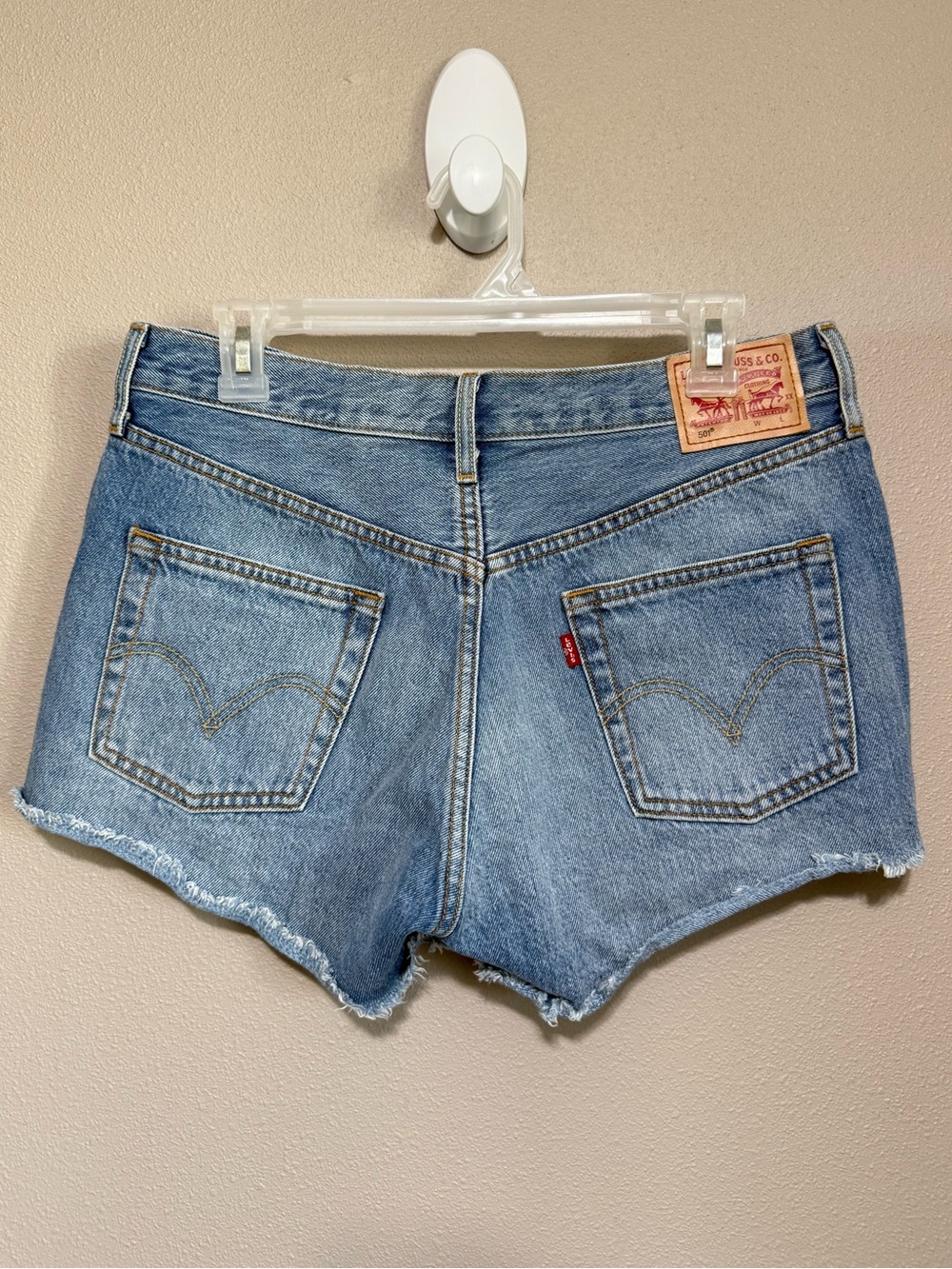 Levi’s 501 Button Fly Mid-Rise Jean Shorts 29